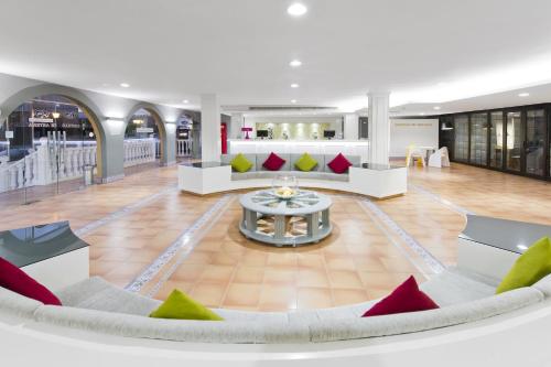 
The lobby or reception area at Elba Castillo San Jorge & Antigua Suite Hotel
