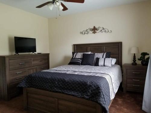 a bedroom with a bed and a flat screen tv at Spacious 3BR 2BA 11 mins away from Cummins Falls State Park!!! in Cookeville