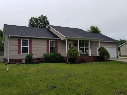 a house with a green lawn in front of it at Spacious 3BR 2BA, 11 Min to Cummins Falls Park in Cookeville