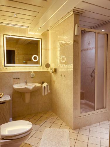 Bilik mandi di Ferienhaus Nehring
