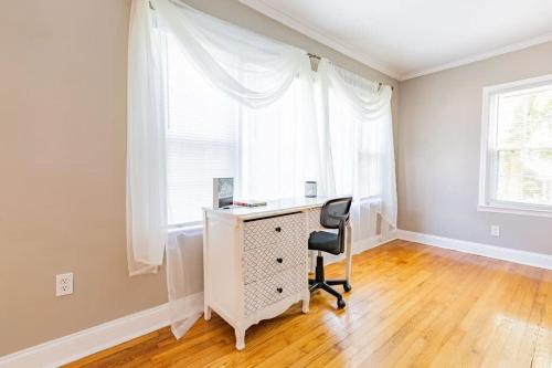 Φωτογραφία από το άλμπουμ του Charming 3-Bedroom Home in Rossville, GA - Family Retreat σε Rossville