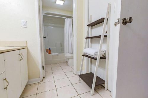 a bathroom with a bunk bed and a toilet at Affordable one-bedroom apartment near downtown in Chattanooga