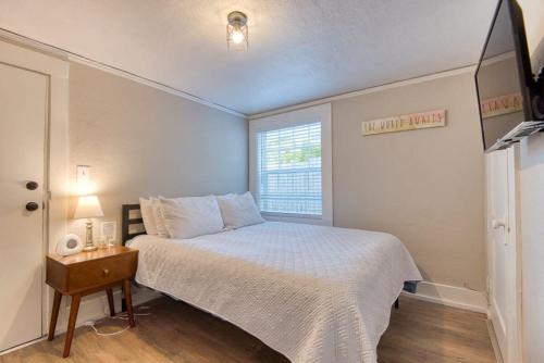 Llit o llits en una habitació de #StayinMyDistrict Heritage House 2Bedroom