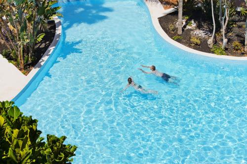 Bazén v ubytování Elba Castillo San Jorge & Antigua Suite Hotel nebo v jeho okolí