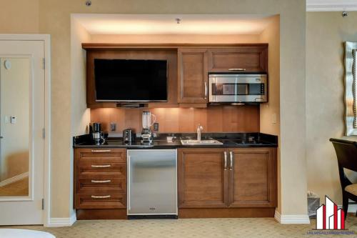 a kitchen with a sink and a microwave at MGM Signature-22-611 Strip View Jacuzzi Studio in Las Vegas