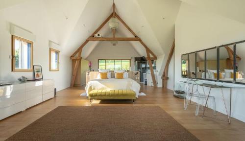 a large bedroom with a bed and a kitchen at Superbe Villa avec piscine intérieure chauffée in Bonneville-sur-Touques