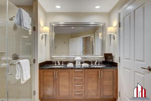 a bathroom with a sink and a mirror at MGM Signature-31-704 Jacuzzi Studio in Las Vegas