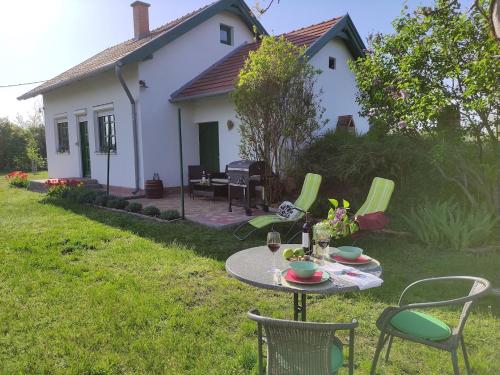 Szőlőhegyi házikó - Cottage in the vineyard 8636 Balatonszemes, Helyrajzi szám:2673 kép - 3