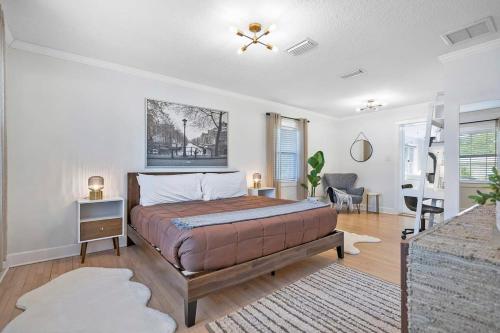 a bedroom with a bed and a living room at Onyx House King Size Beds Bikes Games Wine in St. Augustine
