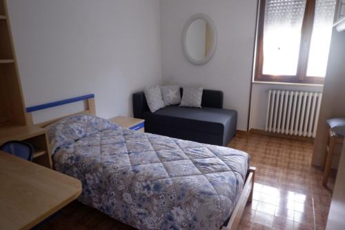 a small room with a bed and a chair at L'edera appartamento in Rivoli Veronese