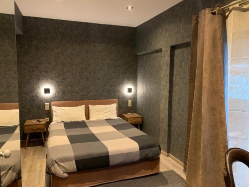 Una cama o camas en una habitación de MARGARITA'S SUITES