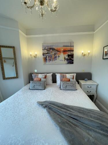 Katil atau katil-katil dalam bilik di Trefoil Guest House