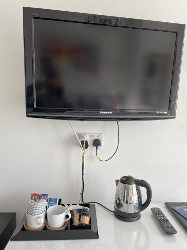 Kemudahan buat kopi dan teh di Trefoil Guest House
