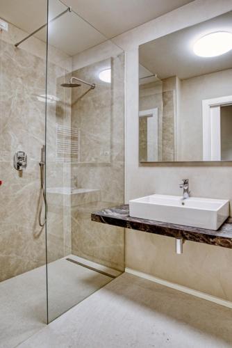 a bathroom with a sink and a shower at Daffy House in Desenzano del Garda