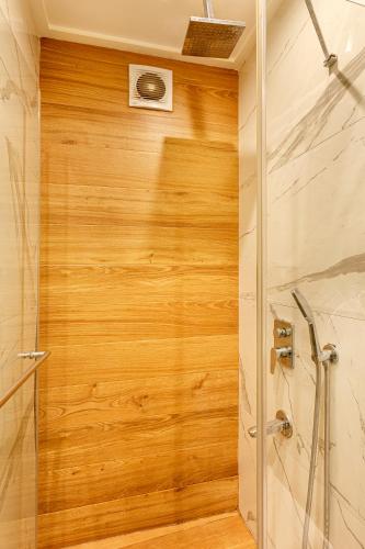 Un baño de Santra Hotel