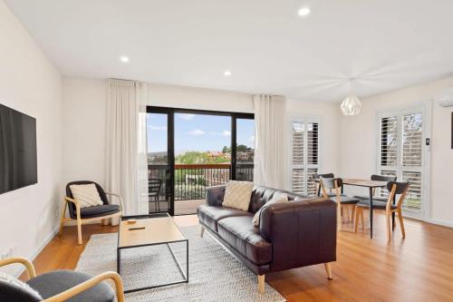 Gallery image of Three-Story Haven: Near Gorge with City Views in Launceston