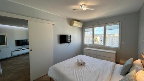 B018-Bright apartment with balcony - Cannes Croisette