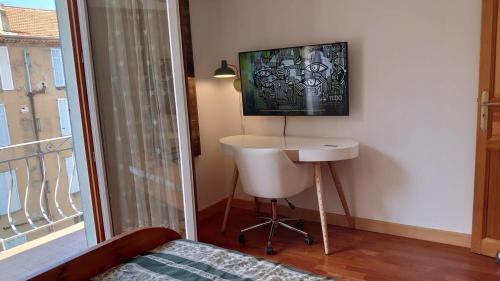 B042-Functional apartment with balcony Suquet Cannes