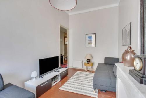 A084-Welcoming apartment in Rue d'Antibes the heart of Cannes