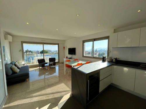 A013-Apt vue mer avec piscine et terrasse