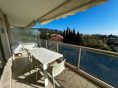 A018-Large studio with sea view swimming pool garage