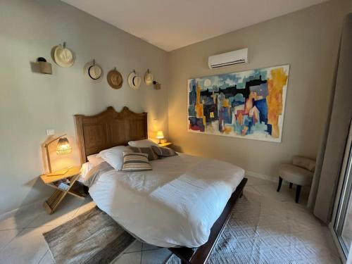 Katil atau katil-katil dalam bilik di Villa 8 personnes entre l'ile rousse et Calvi avec piscine.