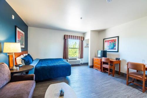 Ruang duduk di Vistas 107- Modern studio sleeps 3 with style