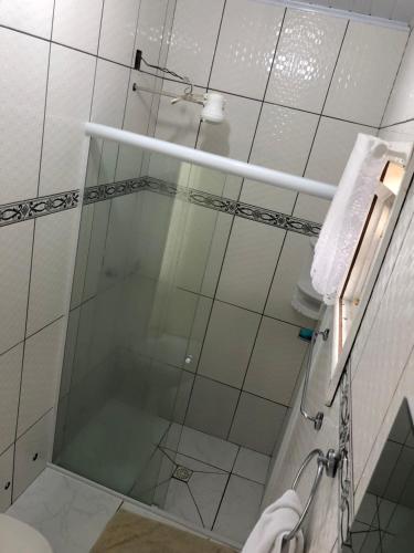 Bilik mandi di Casa com piscina em Guaratuba