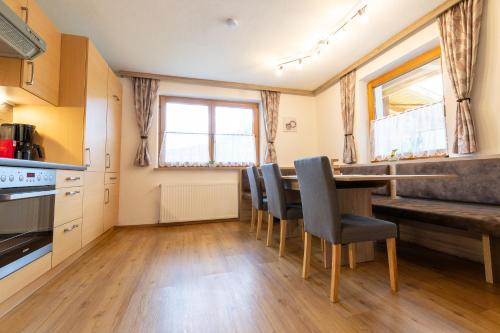 Kuchyň nebo kuchyňský kout v ubytování Appartment Birgit