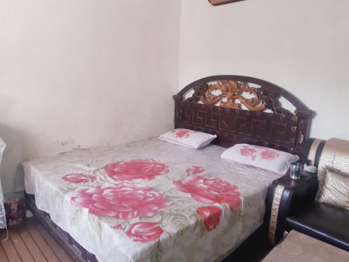 Tempat tidur dalam kamar di Taxila cantt near G.t Road