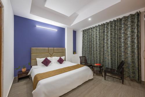 a bedroom with a large bed with purple walls at Saanjh - The Musical Sunset in Shimla