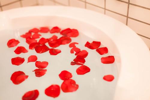 a bunch of red roses sitting on a white plate at ガジュマルの庭～itoman in Ō