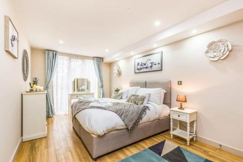 Легло или легла в стая в Stylish Ground Floor Apartment With Parking
