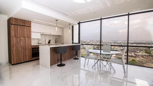 a kitchen with a table and a view of the city at Suite 1202 Bellini, Puerto Santa Ana, Guayaquil in Guayaquil