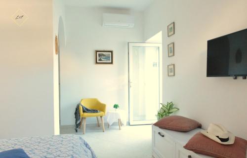 Televízia a/alebo spoločenská miestnosť v ubytovaní LuSi Capri House