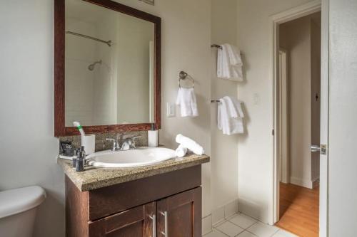 a bathroom with a sink and a mirror at Cozy Massive 2BR Washer Dryer in Unit by LAX in Los Angeles