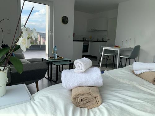 a bedroom with a bed with towels on it at Weißes Haus in Gerasdorf bei Wien
