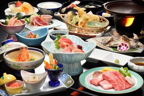 旅館の敷地内または近くでの食事または食べ物