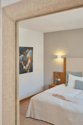 a bedroom with a bed and a painting on the wall at Villa B&M Experience in Sant Francesc de s'Estany