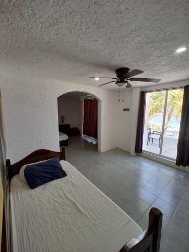 a bedroom with a bed and a ceiling fan at ON THE BEACH SURFERS SUNRISE HAVEN 3 in Cancún