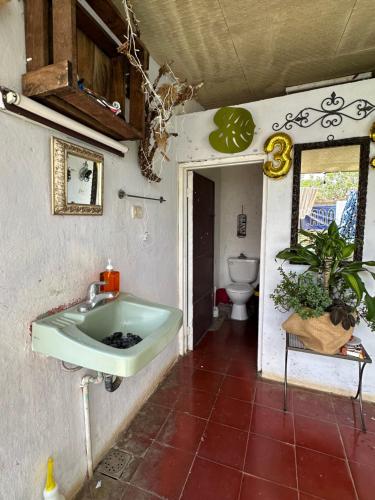 a bathroom with a green sink and a toilet at Casaca in Concepción de Ataco