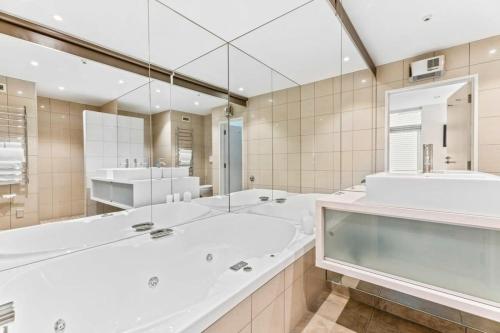a bathroom with two sinks and a large mirror at Pembroke Luxury Apartment in Wanaka