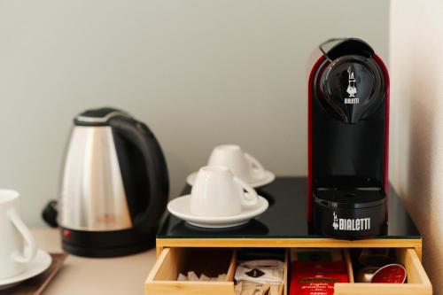 a black and white coffee maker sitting on a table at Le camere sui colli in La Spezia