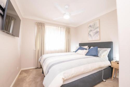 a bedroom with a large bed and a window at Wonderful Windred - Quiet & Homely, 4 Smart TVs in Orange