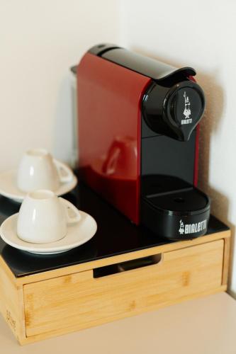 a coffee maker sitting on top of a wooden stand at Le camere sui colli in La Spezia