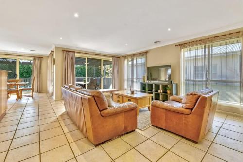 Χώρος καθιστικού στο Goldfinch Way Stunning & Spacious Home Sleeps 11