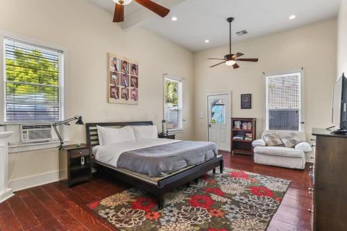 a bedroom with a bed and a couch at Art Filled Sanctuary in the Heart Of Mid City in New Orleans