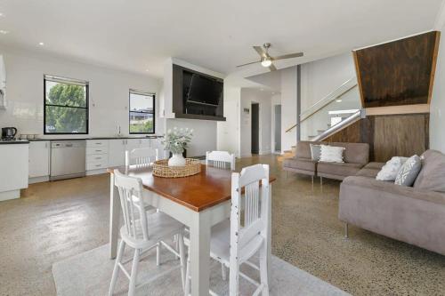 a kitchen and living room with a table and a couch at The Entertainer - 5 Bed 5 Bath, 3 Storey Retreat in Orange