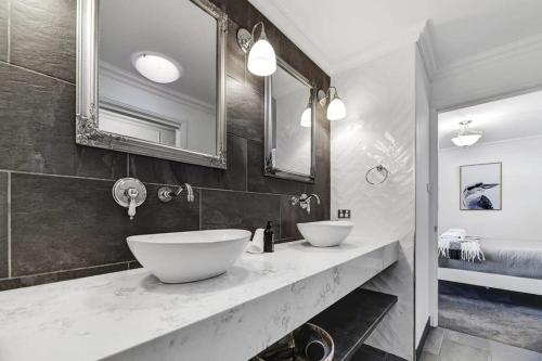 Ένα μπάνιο στο Towac Cabin 3- Hamptons Luxury, Breathtaking Views