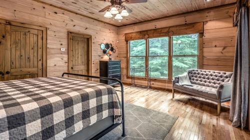 Postel nebo postele na pokoji v ubytování Kick Aska Lodge